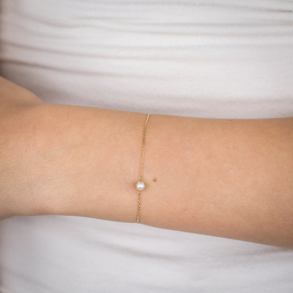 0.48 Carat Freshwater Pearl Adjustable Bracelet 17cm in 9ct Yellow Gold