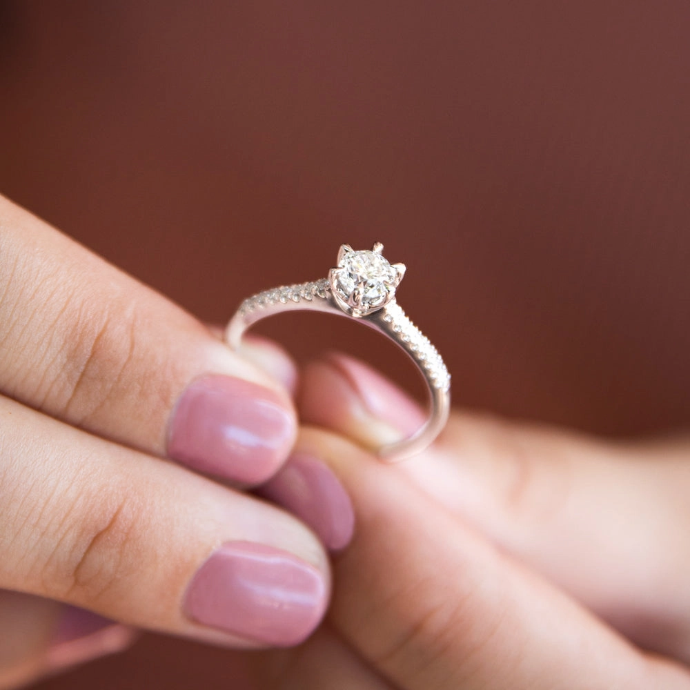 18ct White Gold 0.60 Carat Solitaire with 1/2 Carat Certified Centre Diamond