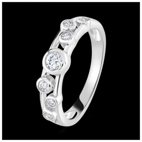 18ct White gold 7 diamond ring