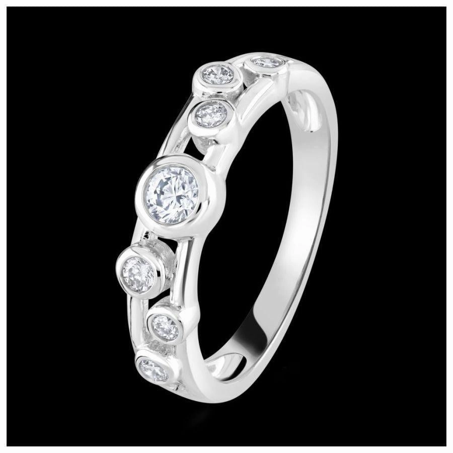 18ct White gold 7 diamond ring