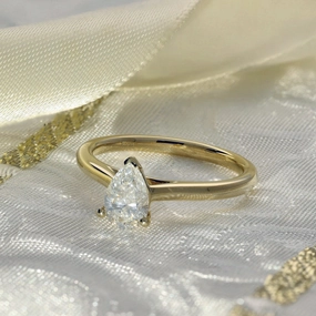 18ct Yellow Gold GIA Certificated 0.70ct Pear Shape Diamond Solitaire Ring