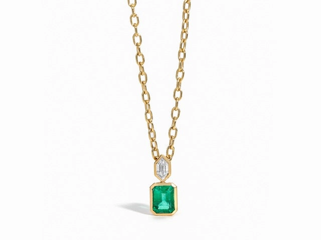 18KYG EMERALD & DIAMOND PENDANT