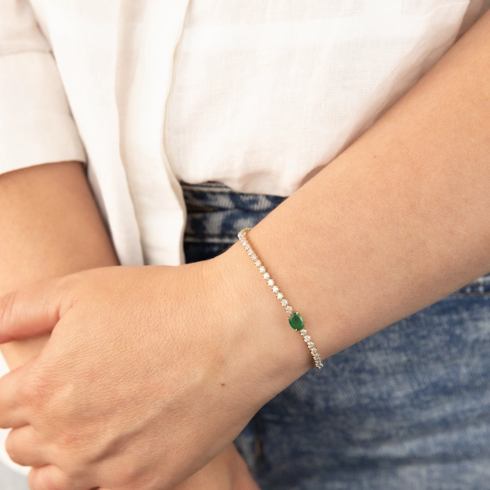 2 Carat Natural Diamonds Bracelet with .70CT Natural Emerald in 9ct Yellow Gold