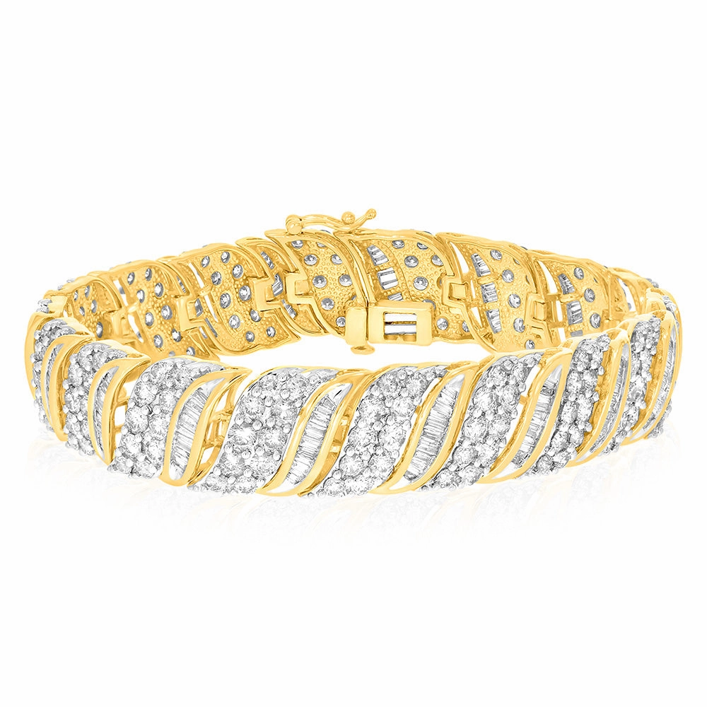 9ct Yellow Gold 10.6 Carat Diamond  18.5cm Bracelet with Brilliants and Baguettes