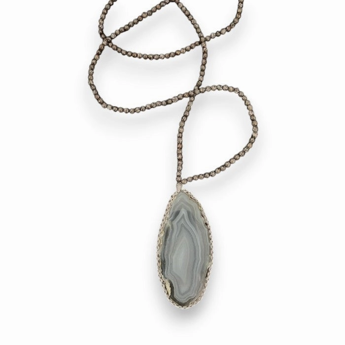 ANN LIGHFOOT - MEDIUM AGATE GEODE PENDANT WITH SNOWFLAKE JASPER STRANDS
