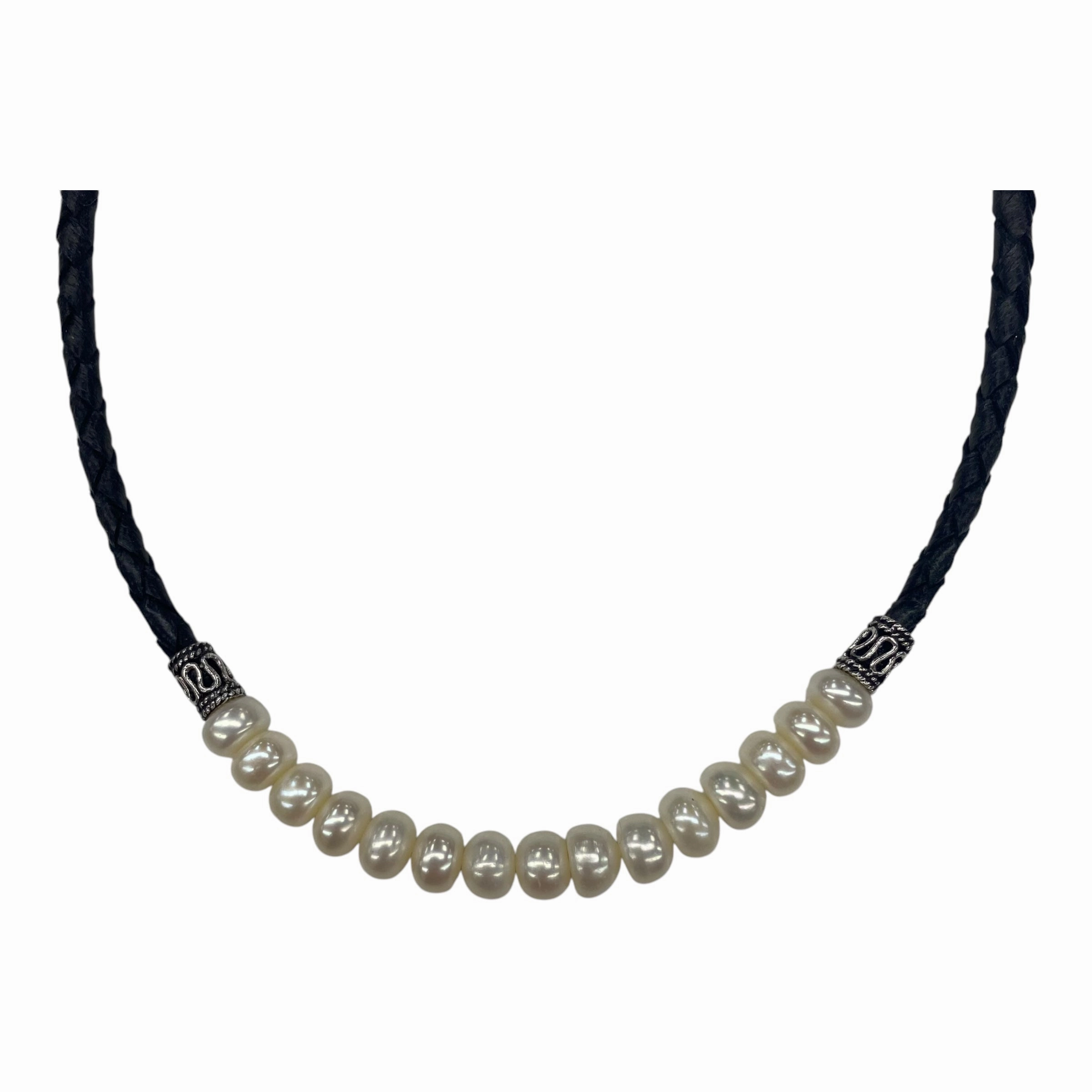 Necklace Choker & Collar By Clothes Mentor In Black & White
