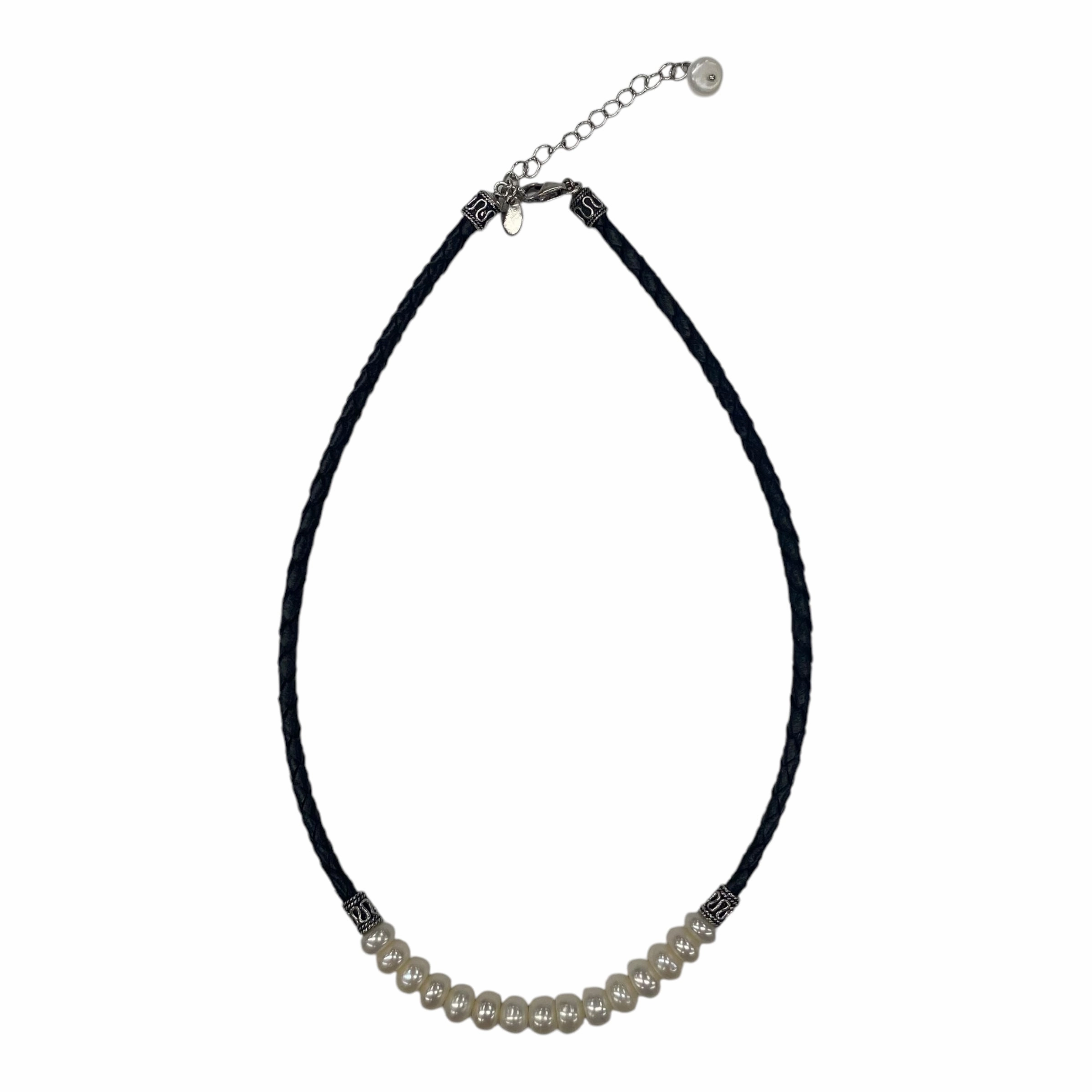 Necklace Choker & Collar By Clothes Mentor In Black & White