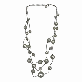 Necklace Layered By Clothes Mentor In Silver & White