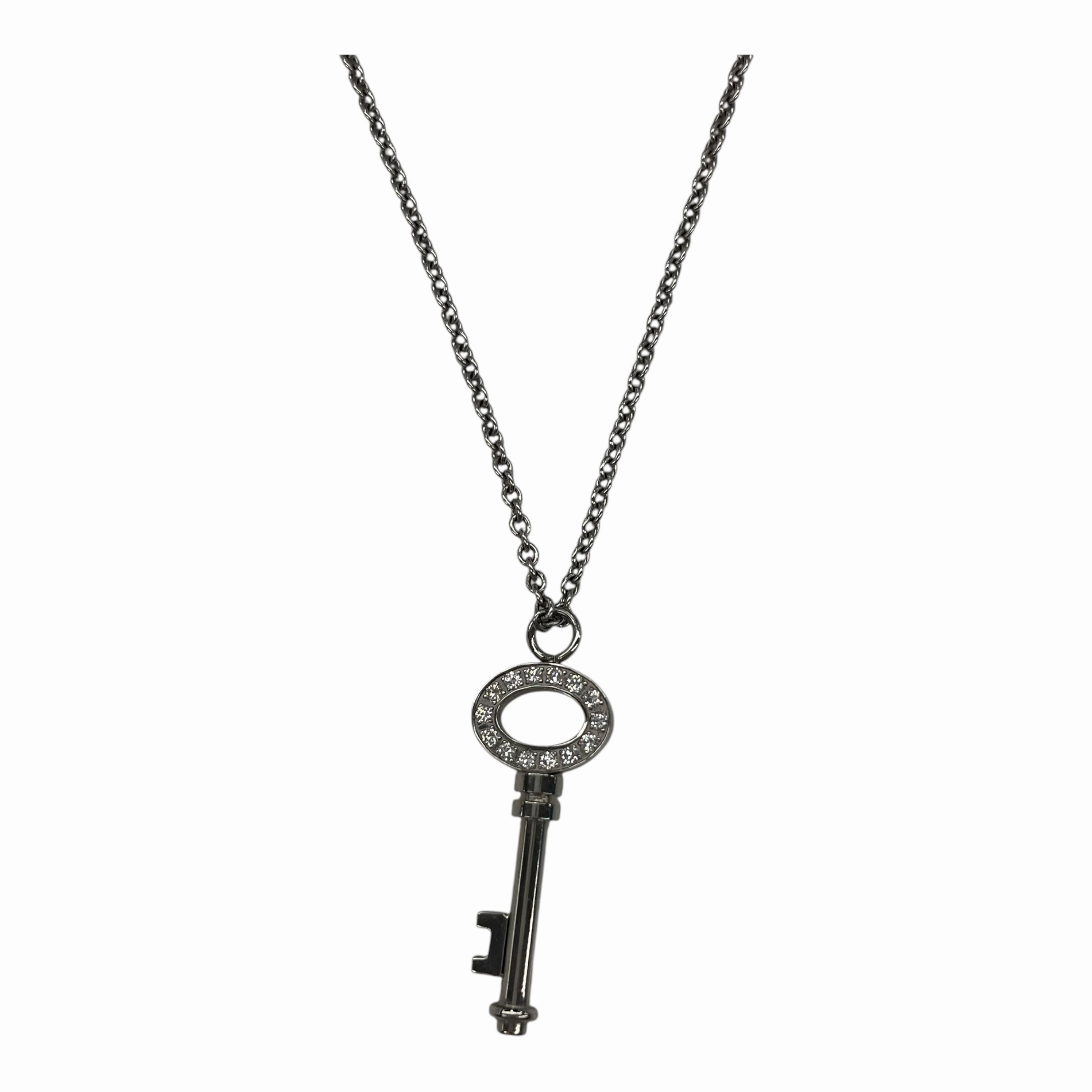 Necklace Pendant By Clothes Mentor In Silver