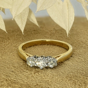 Pre-owned 18ct Yellow Gold Diamond Trilogy Ring